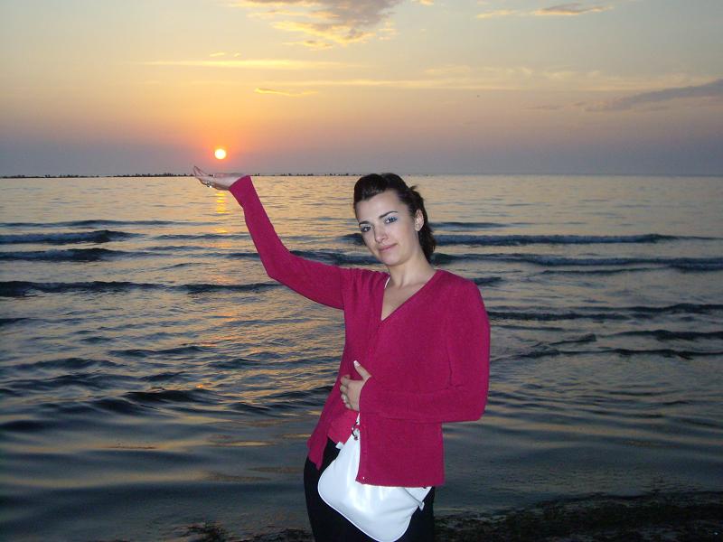 Acorda-mi si mie o vizita, te rog. Sunt concurentul uglea. Click aici.